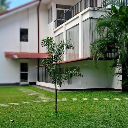 Отель Urban Breeze Kundasale Экстерьер фото
