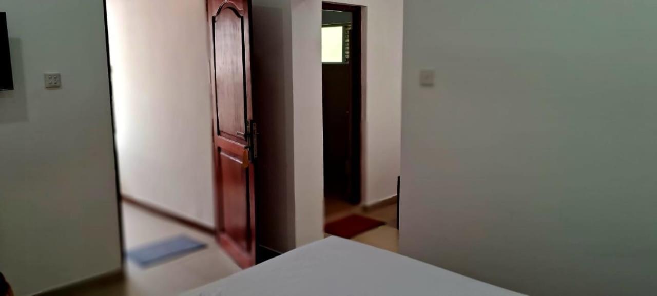 Отель Urban Breeze Kundasale Экстерьер фото