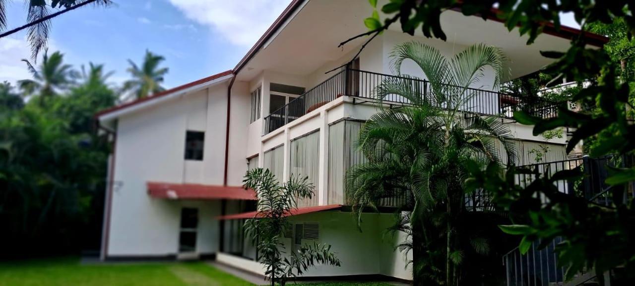 Отель Urban Breeze Kundasale Экстерьер фото